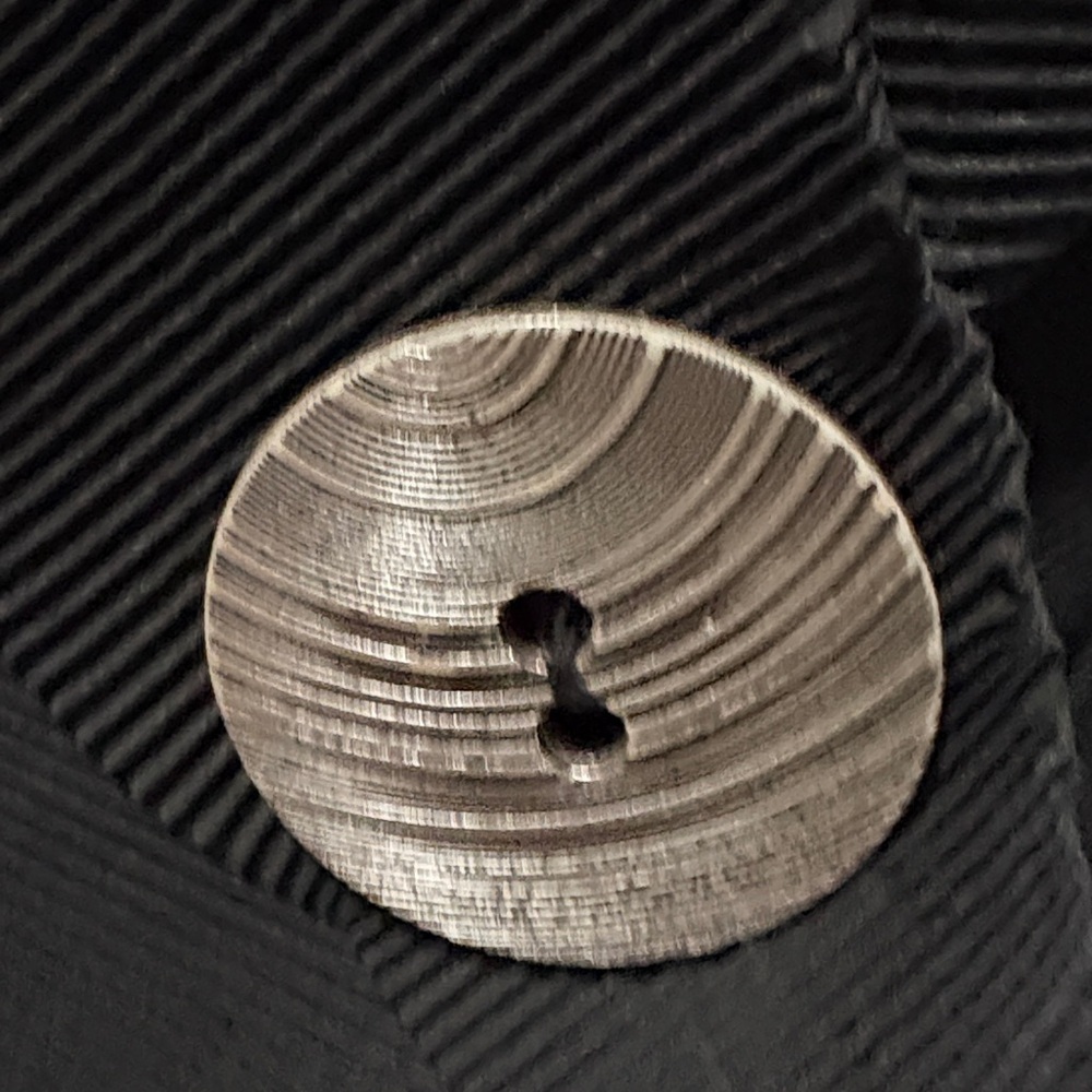 Unique Pleated Lightweight Jacket - Picture 4 of 7
